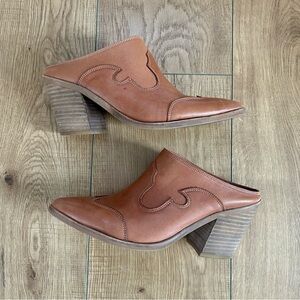 Silent D Mopat western mule